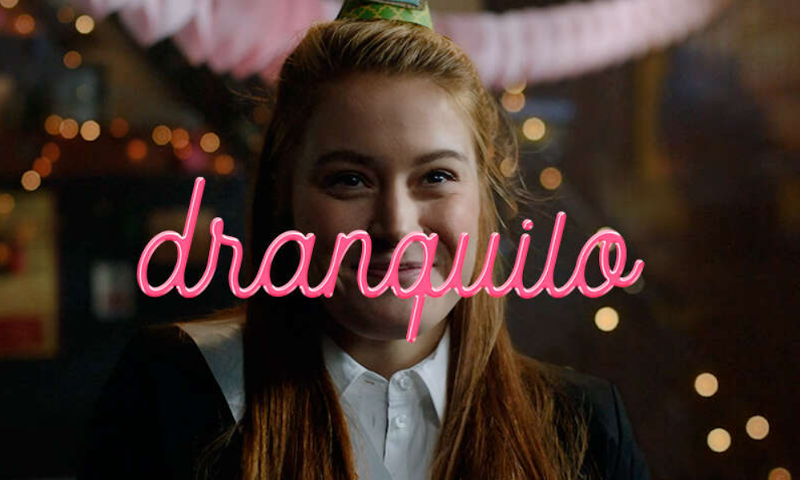 Meisje met een feestmuts op voor de Dranquilo campagne